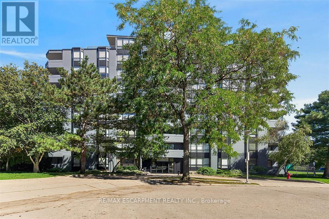 202 - 6 VILLAGE GREEN BOULEVARD