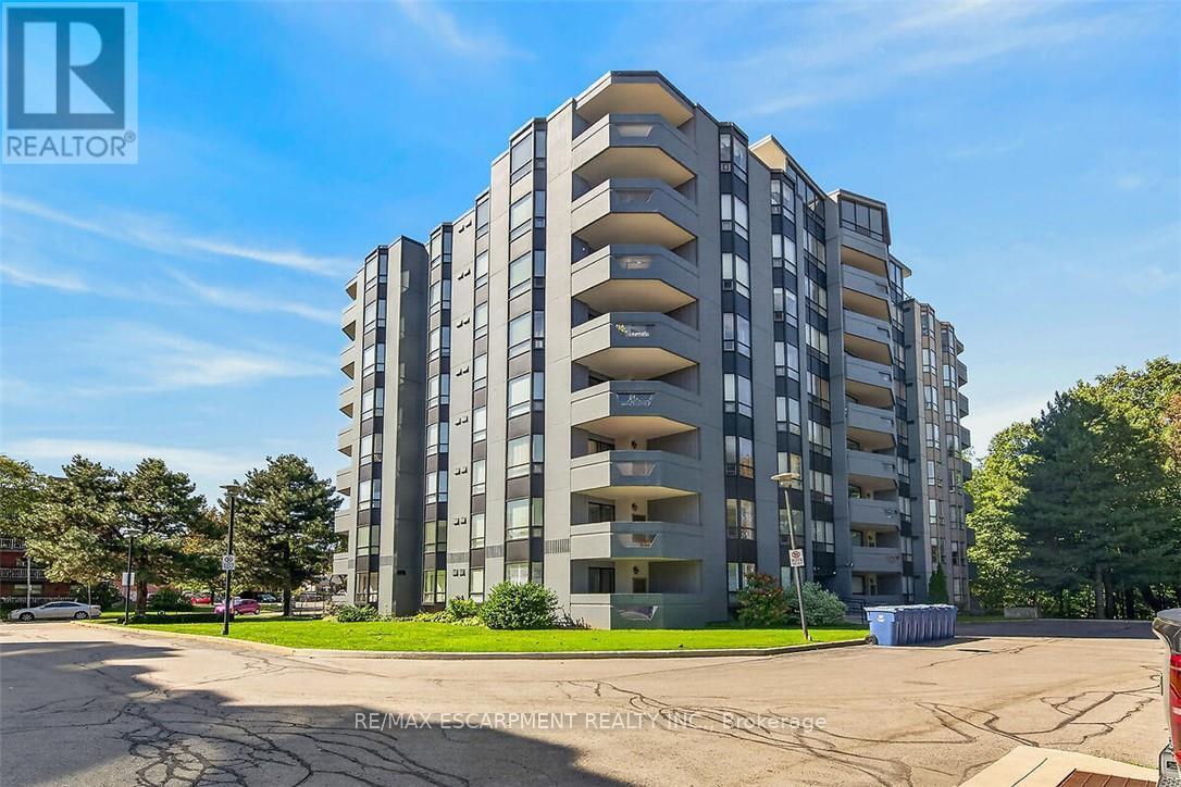 202 - 6 VILLAGE GREEN BOULEVARD