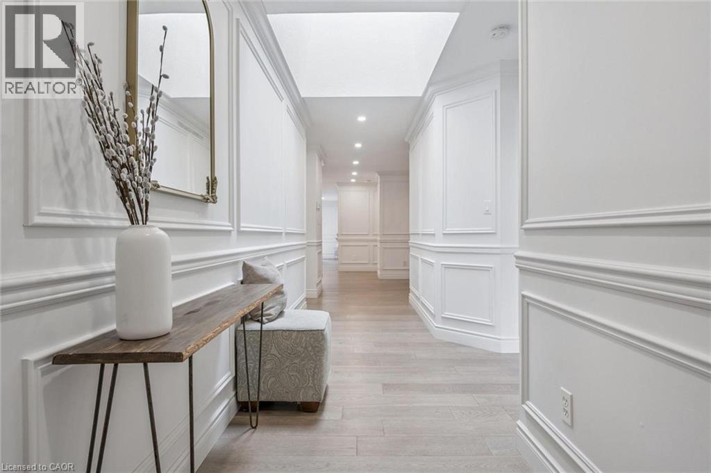 18 KEYS Crescent