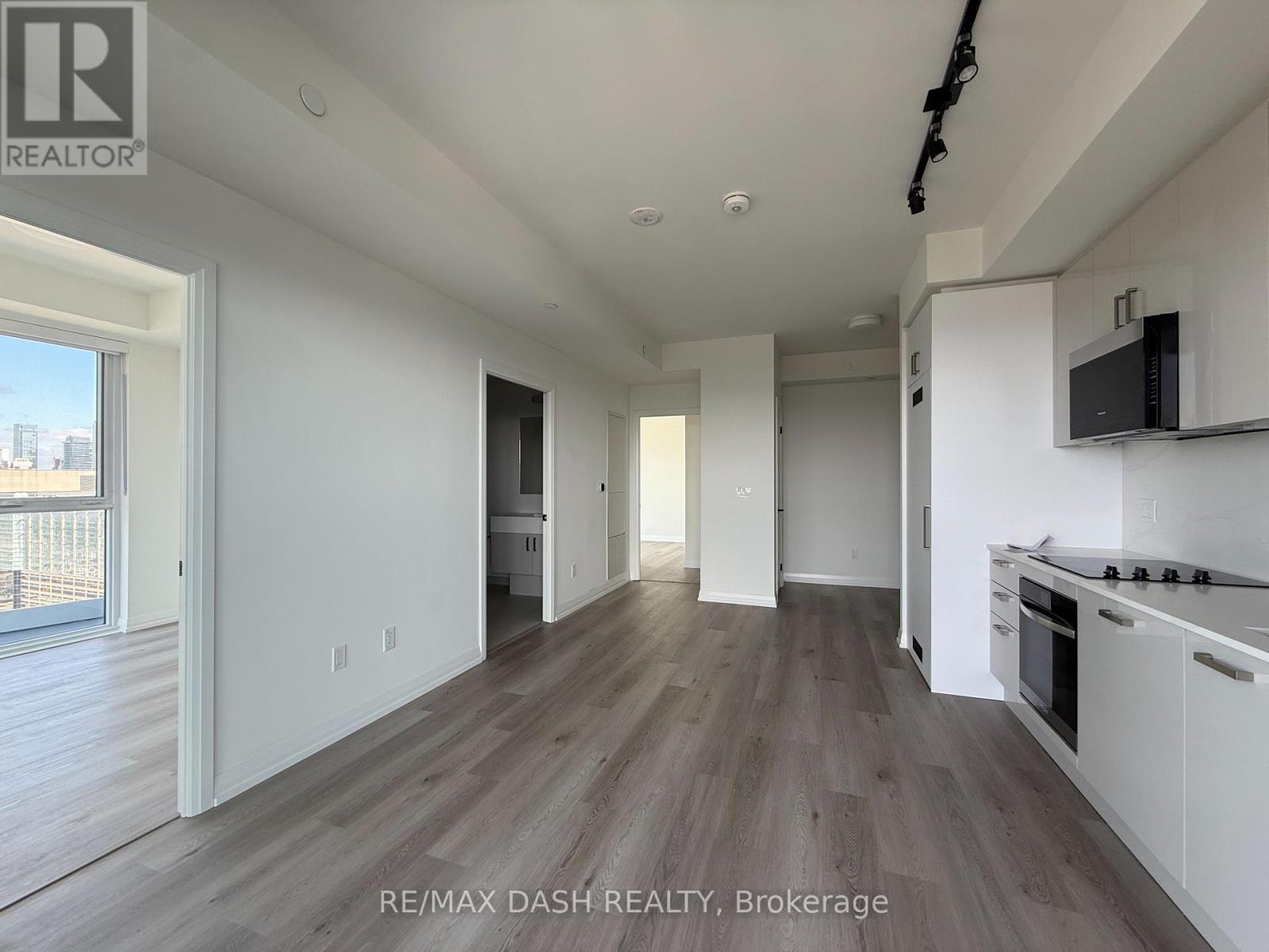 3111 - 280 DUNDAS STREET W