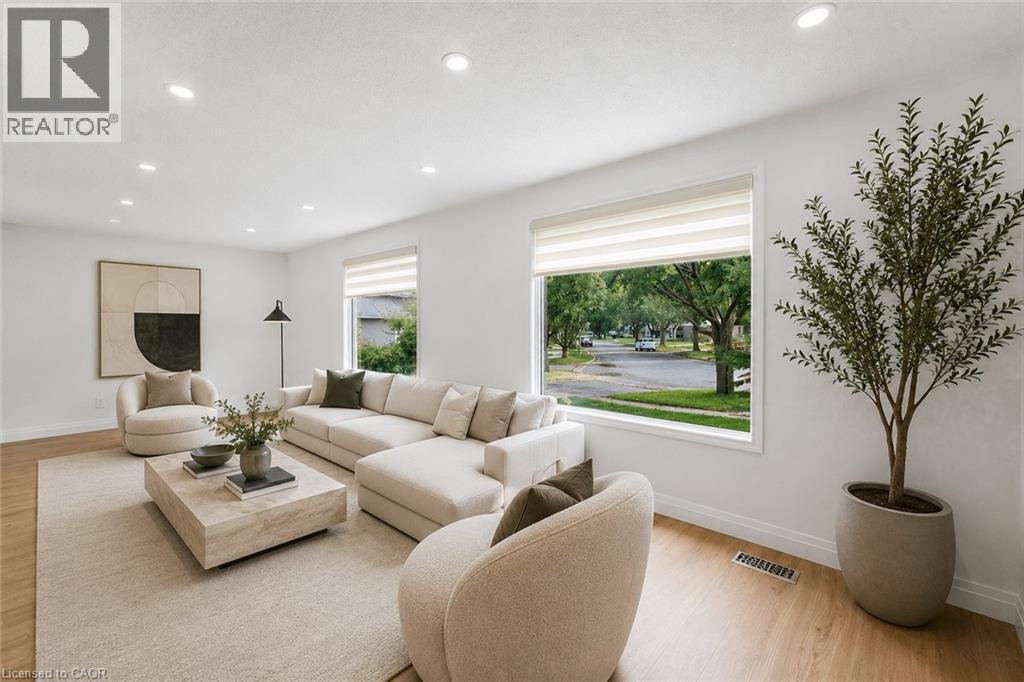 58 TUPPER Crescent Unit# UPPER LEVEL