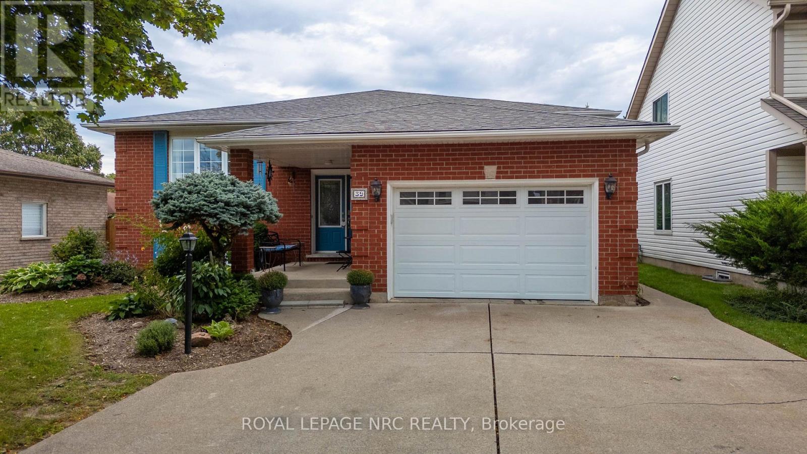 39 WEST FARMINGTON DRIVE