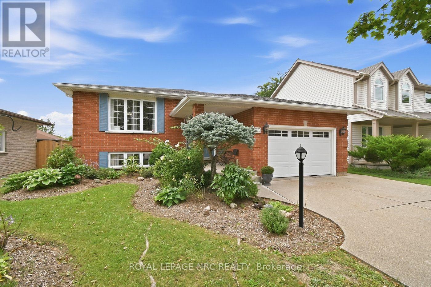 39 WEST FARMINGTON DRIVE