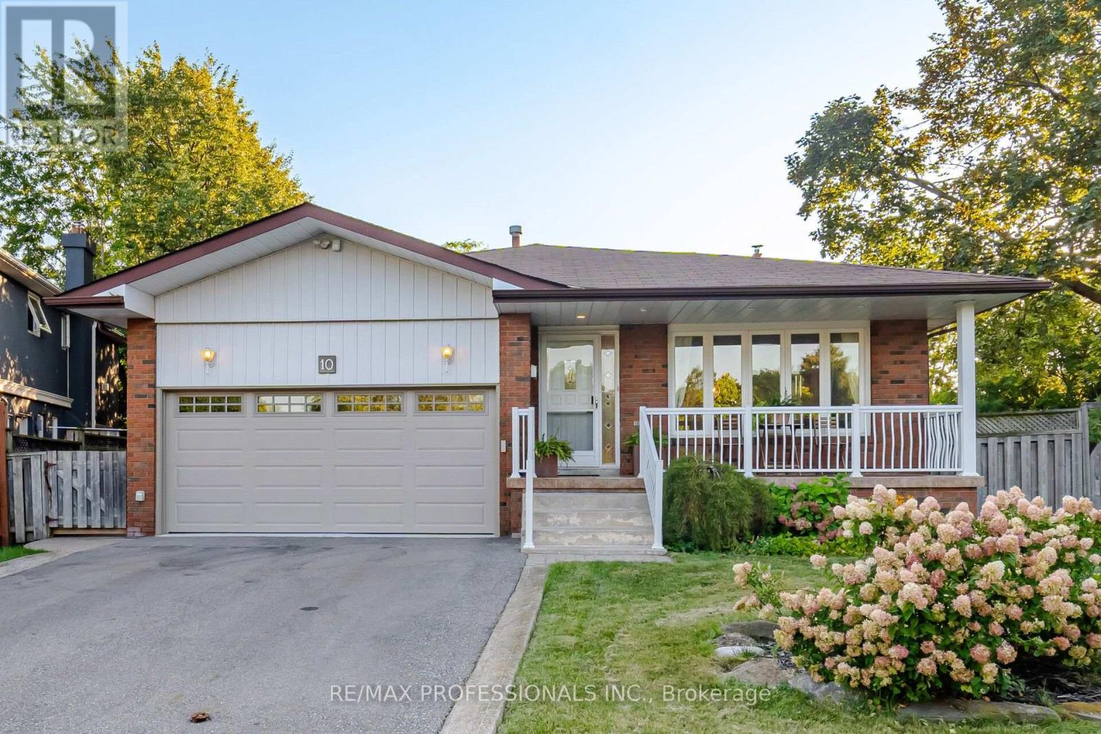 10 HOPEDALE COURT