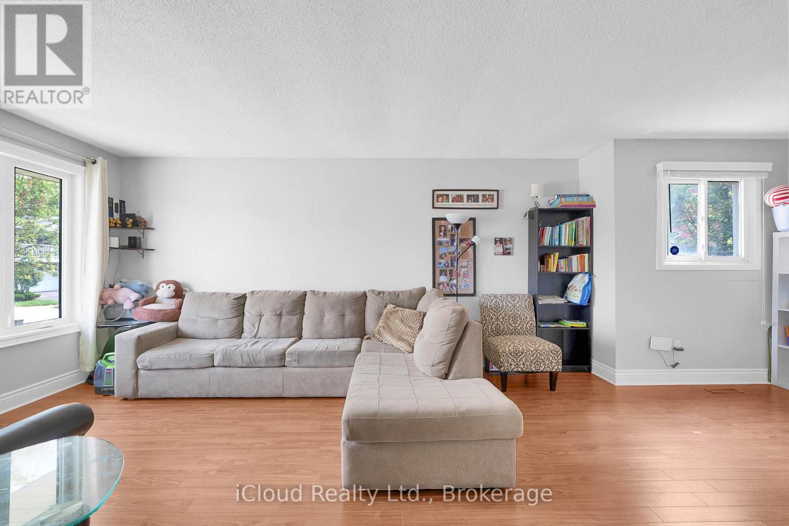 83 FAIRGLEN AVENUE