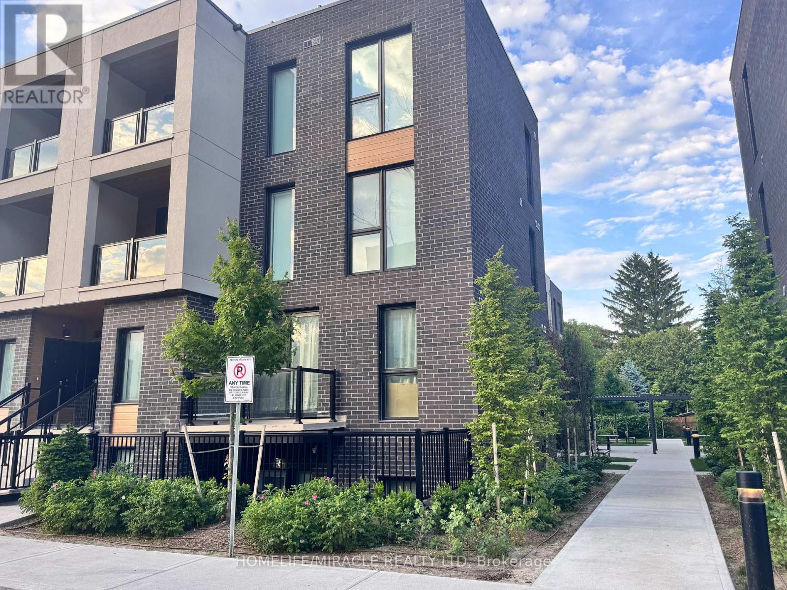 4 - 176 CLONMORE DRIVE