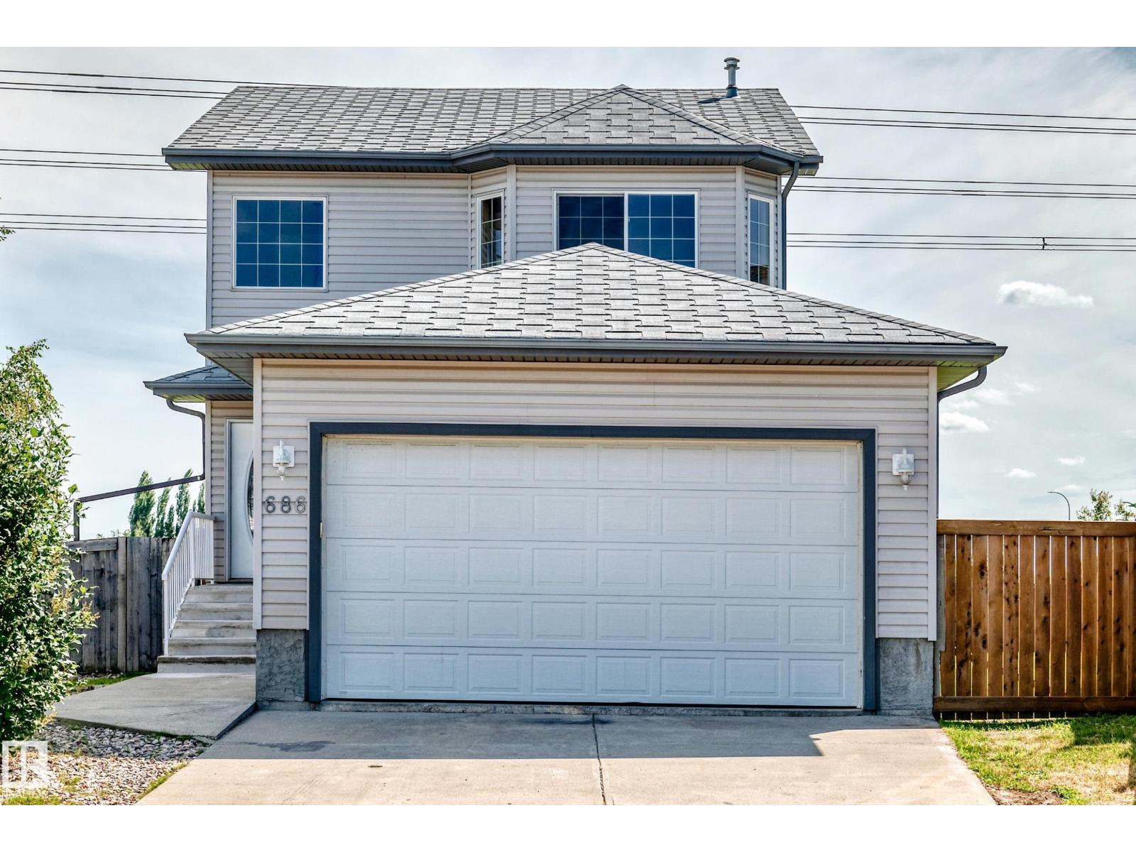 686 KANANASKIS DR