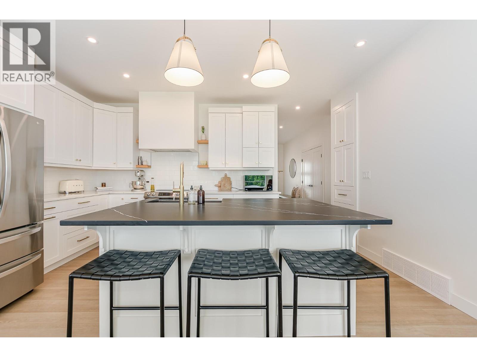 952 Ridgewood Drive