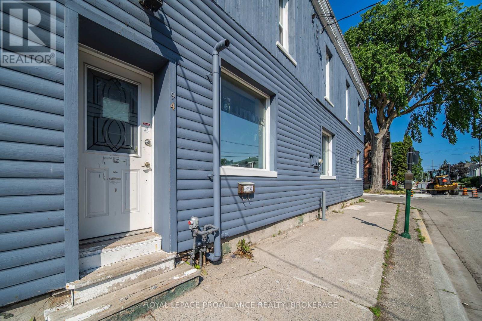 94 CHARLES STREET N