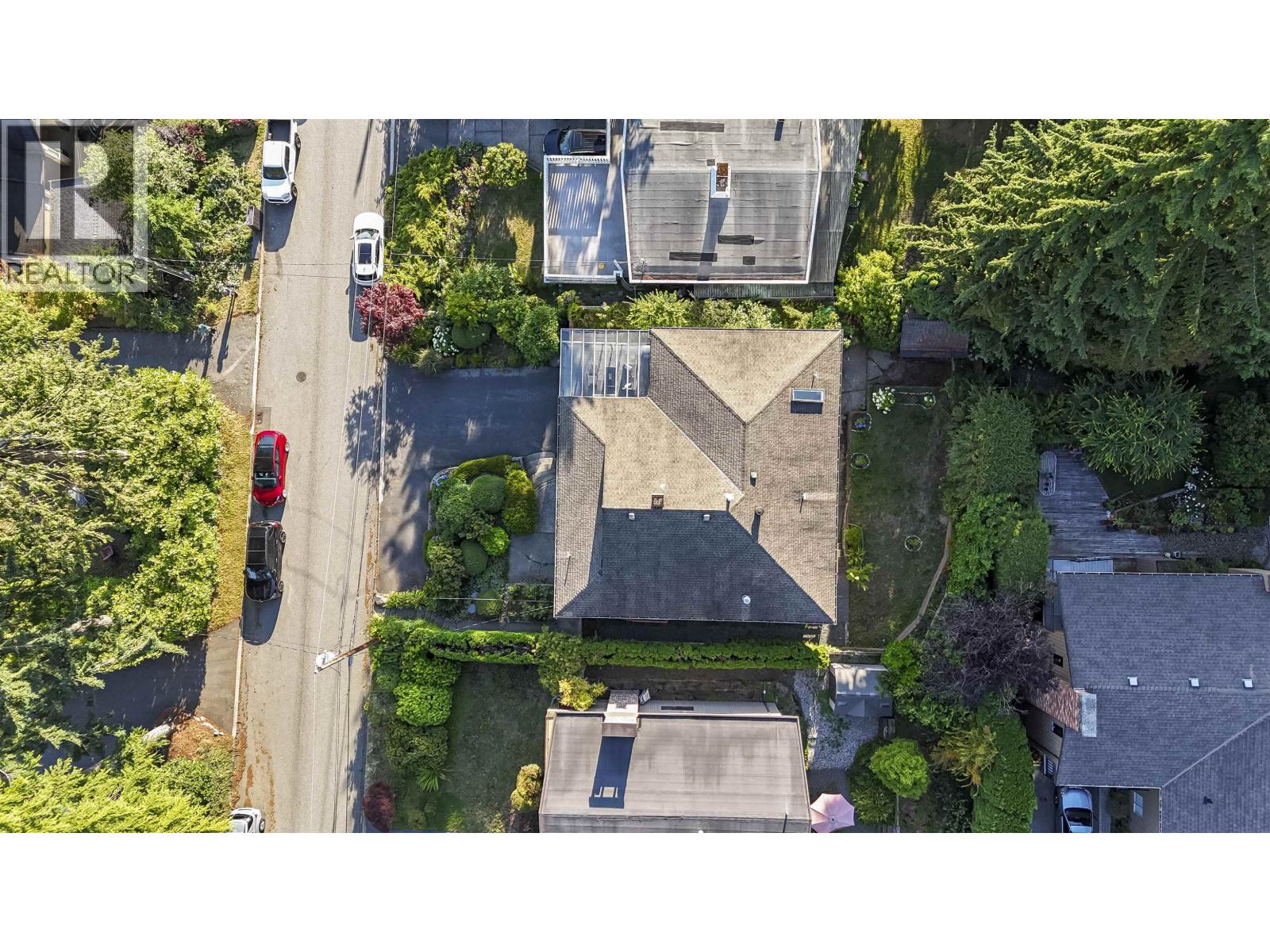 212 W BALMORAL ROAD