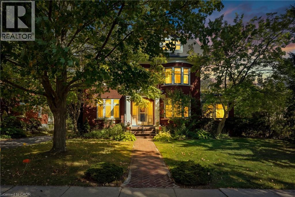 32 WENTWORTH Avenue