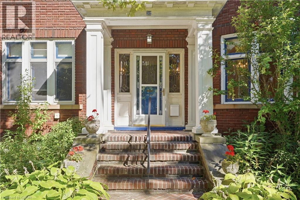 32 WENTWORTH Avenue