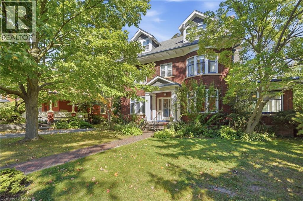 32 WENTWORTH Avenue