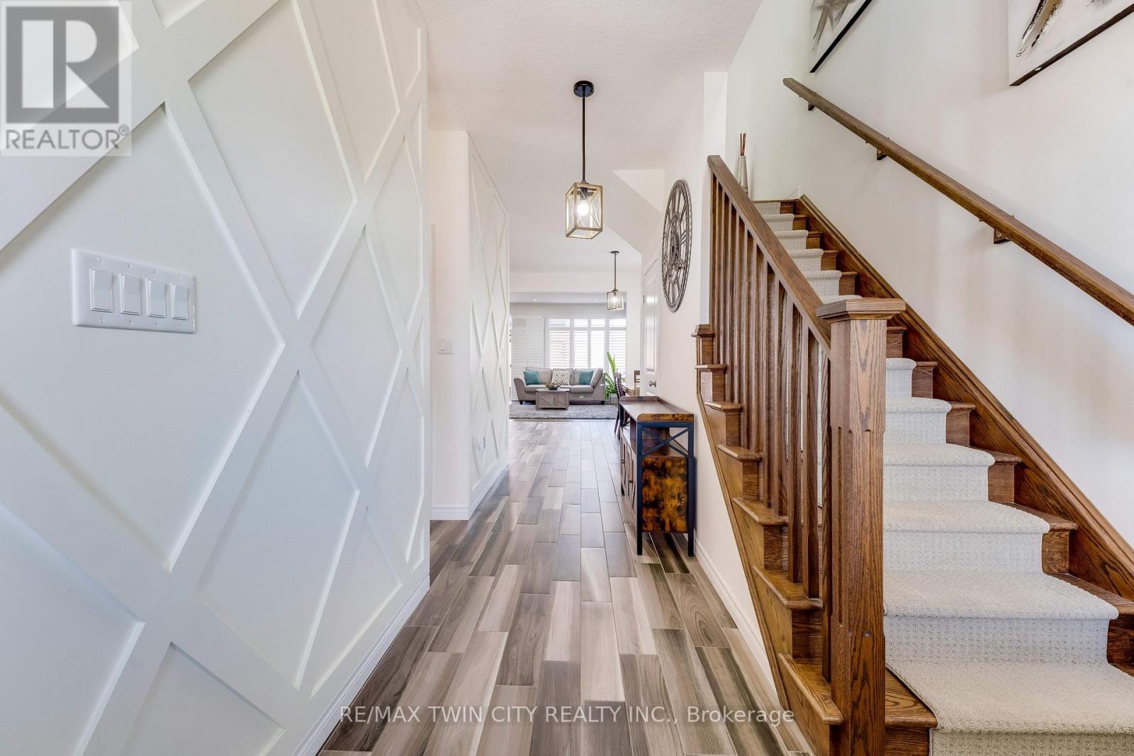 18 CROSSBRIDGE AVENUE