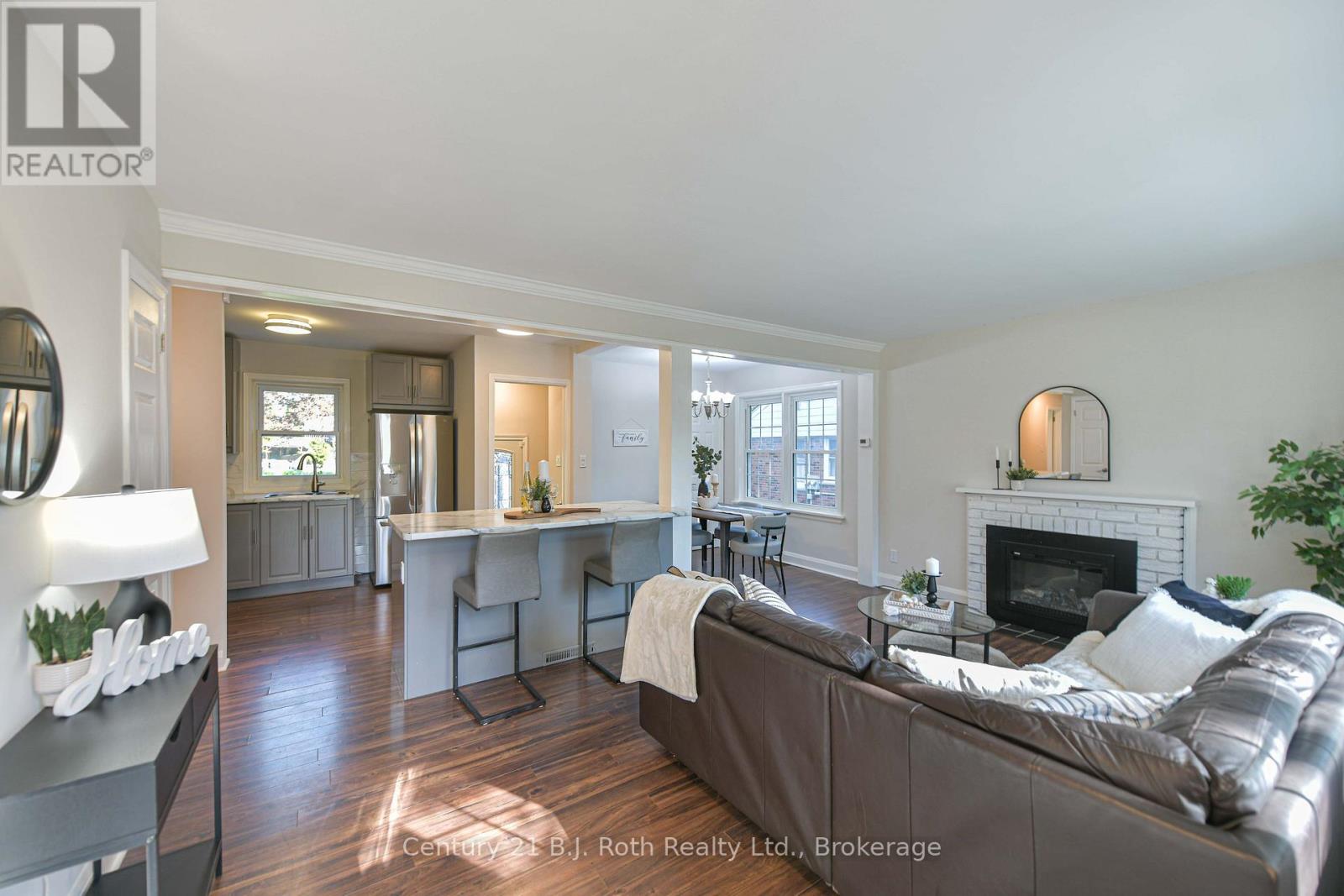 28 BORLAND STREET W