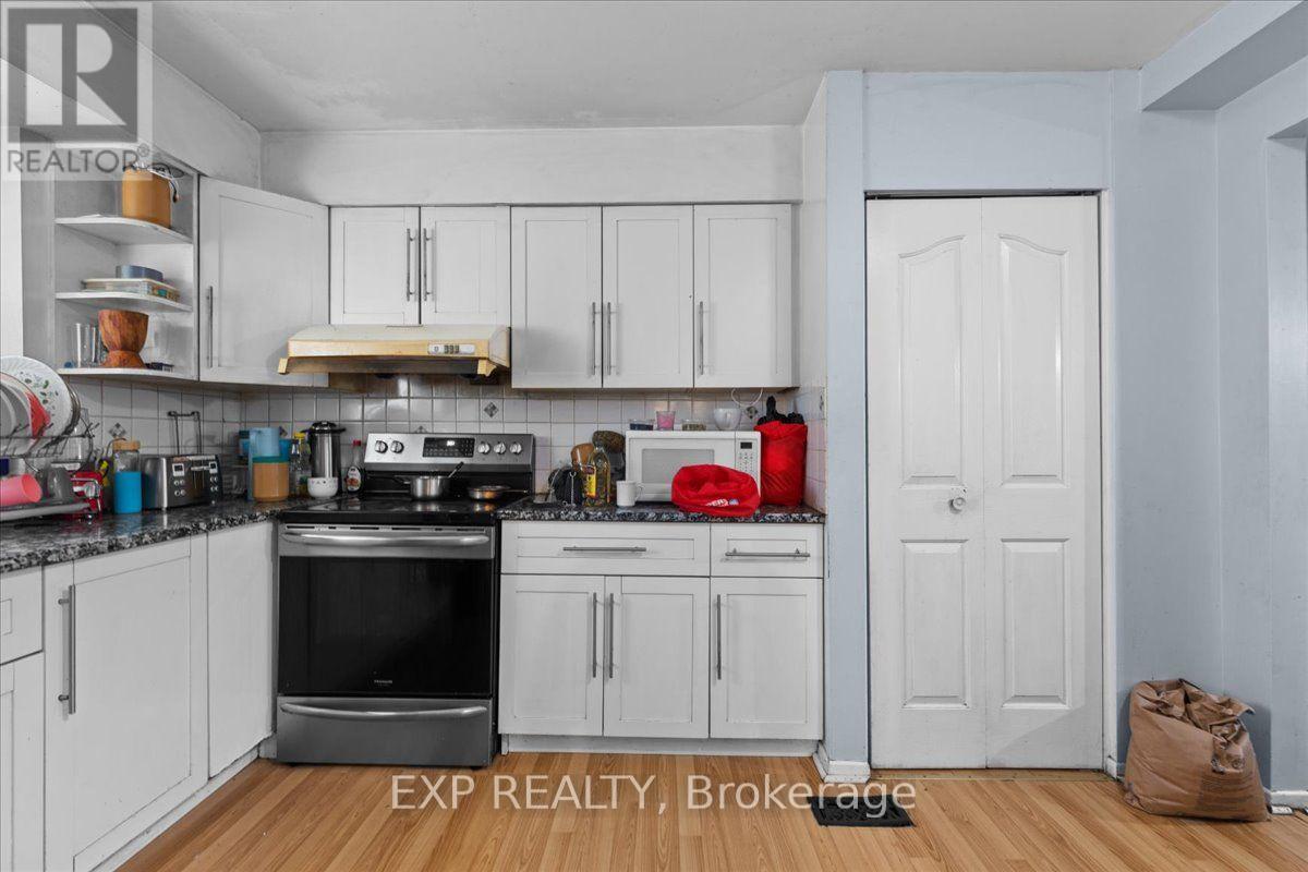 9 - 2960 PENNY DRIVE