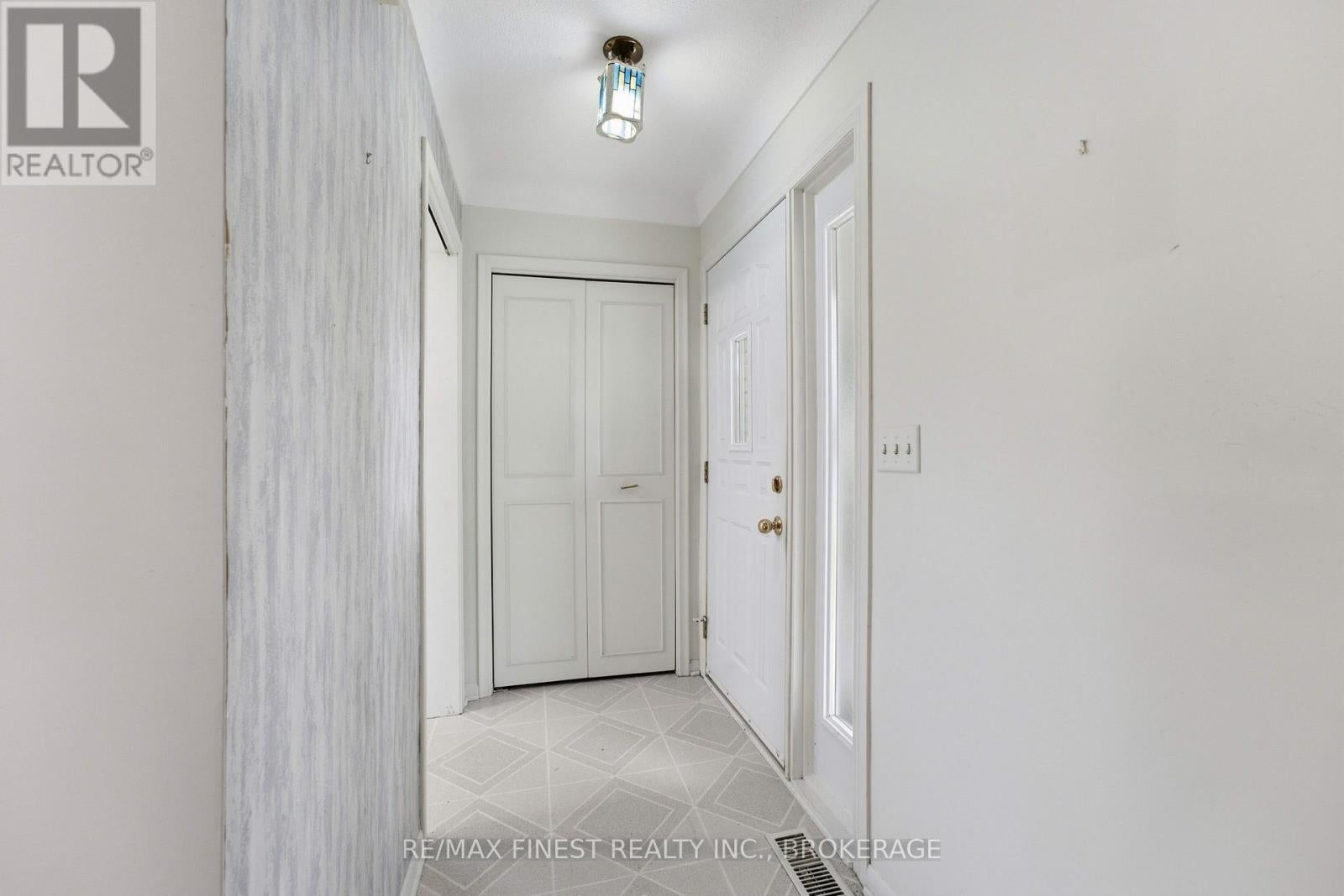 746 LAIDLAW CRESCENT