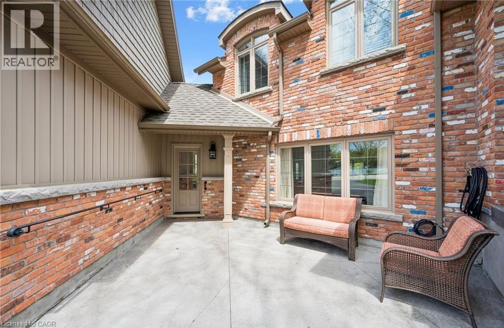 2073 MAPLEWOOD Road