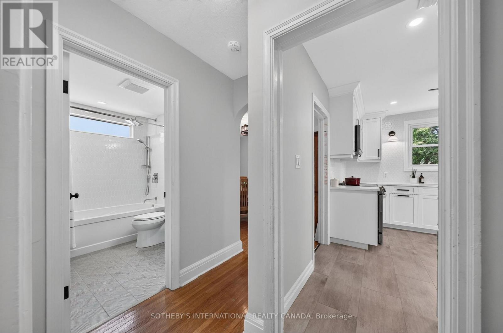38 ROSLIN AVENUE S