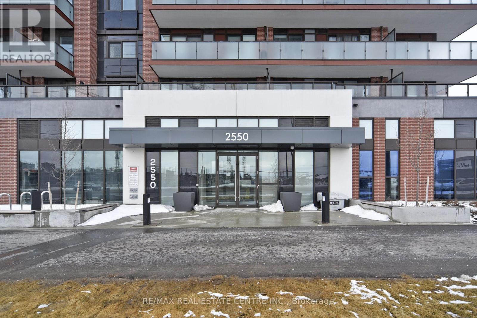 1216 - 2550 SIMCOE STREET
