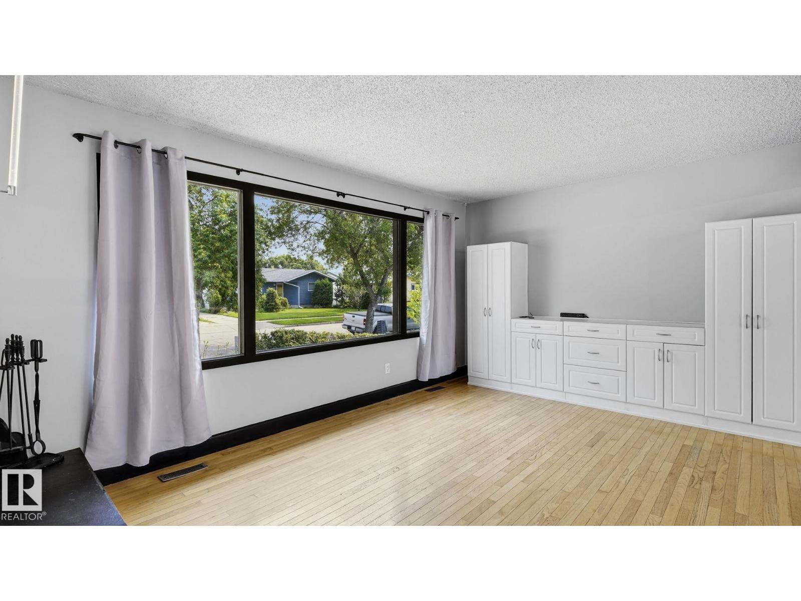 9216 93 ST