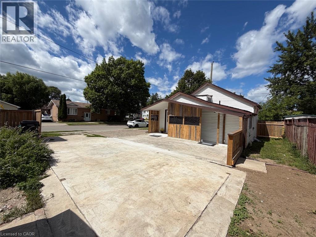 76 AVENUE Road