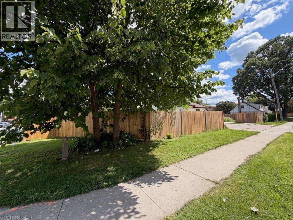 76 AVENUE Road