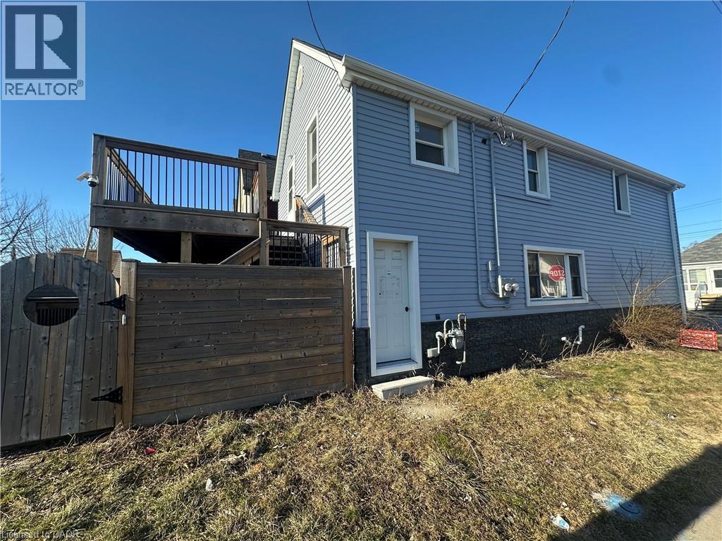 110 ROBINS Avenue