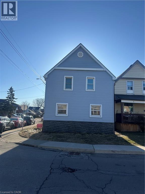 110 ROBINS Avenue