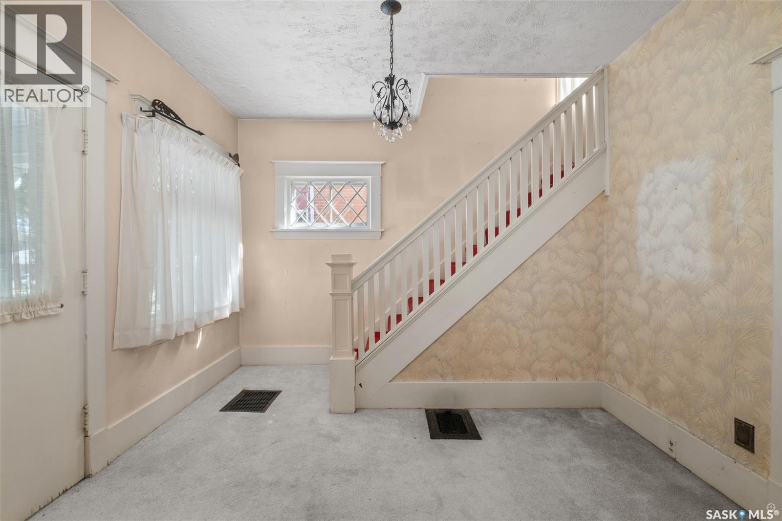 221 21st STREET W