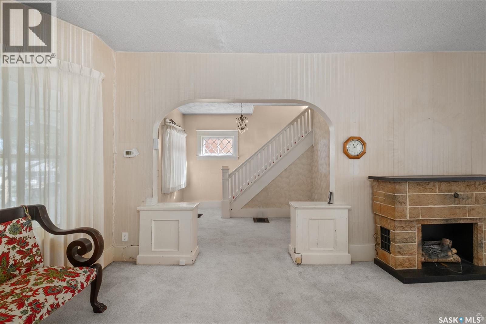 221 21st STREET W