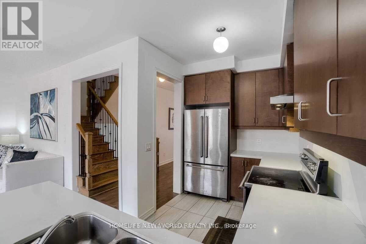15 GROVE END WAY