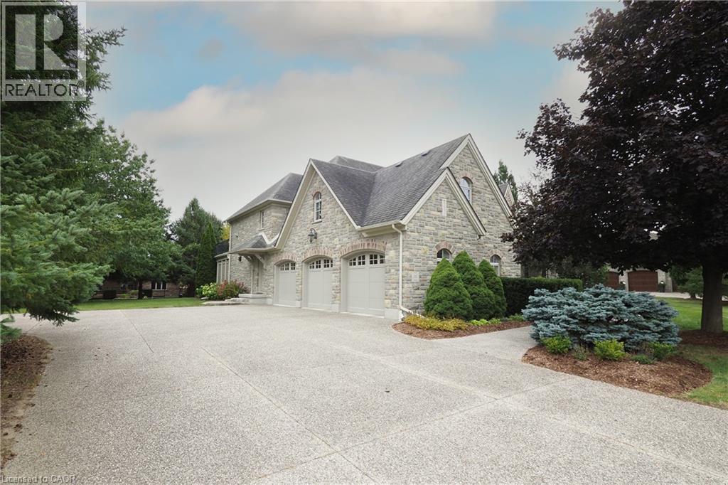 585 KIWANIS PARK Drive