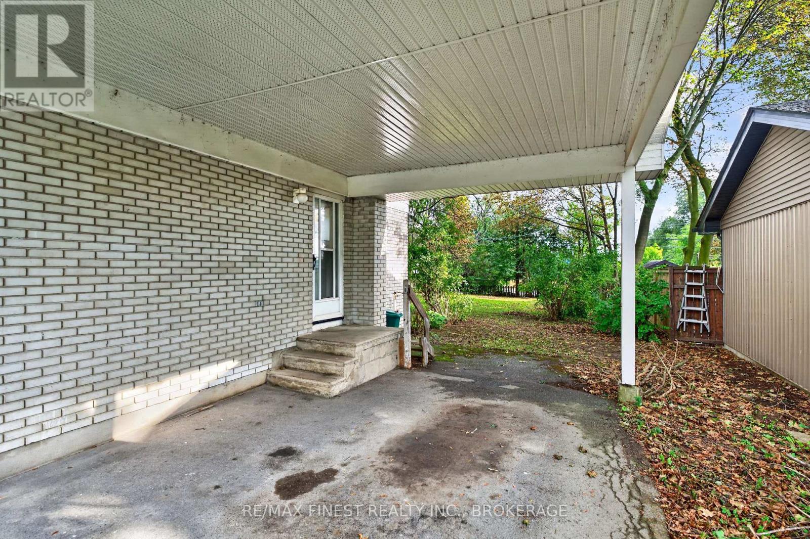 92 CLIFF CRESCENT