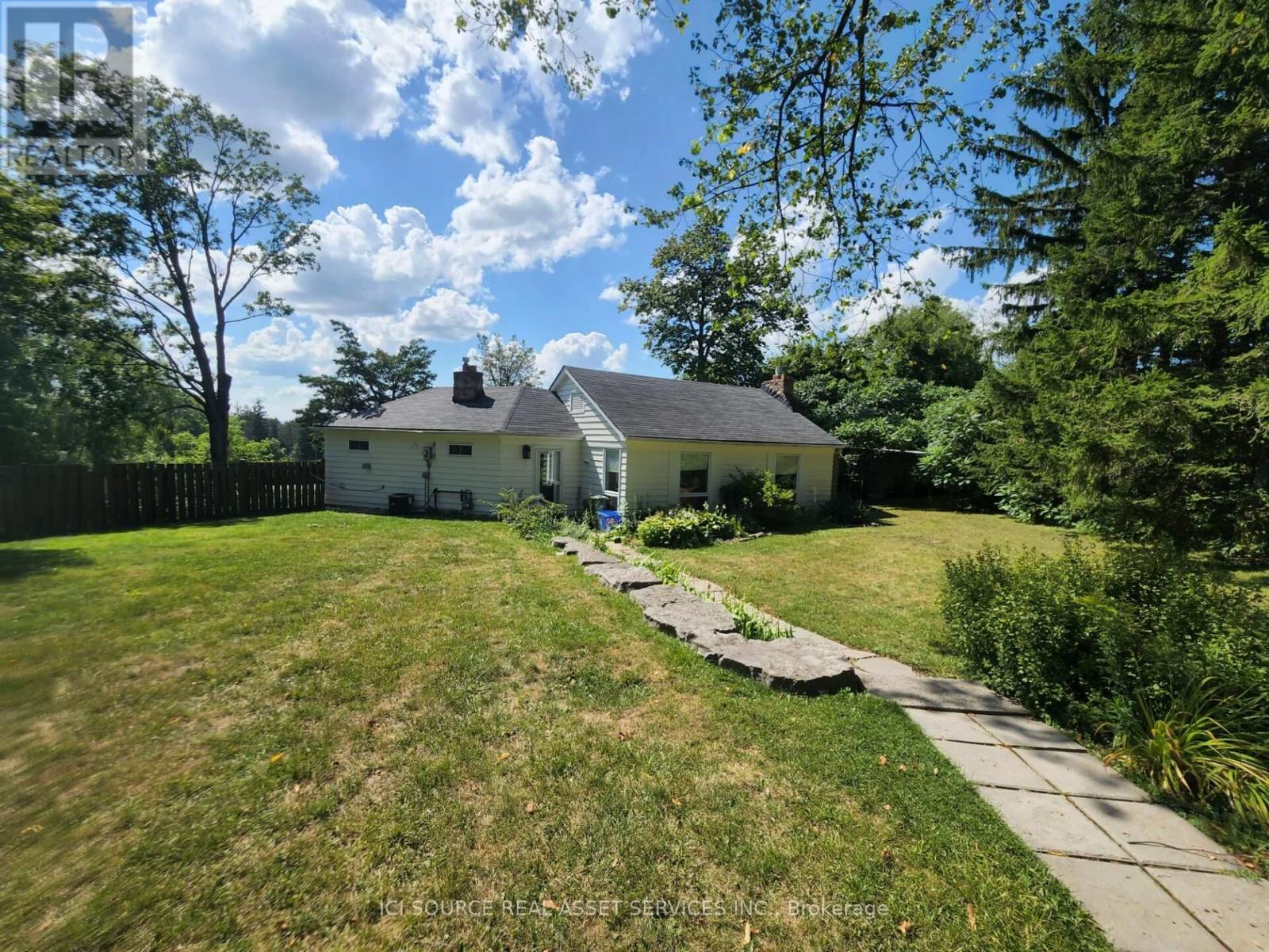 8 RENWOOD PLACE