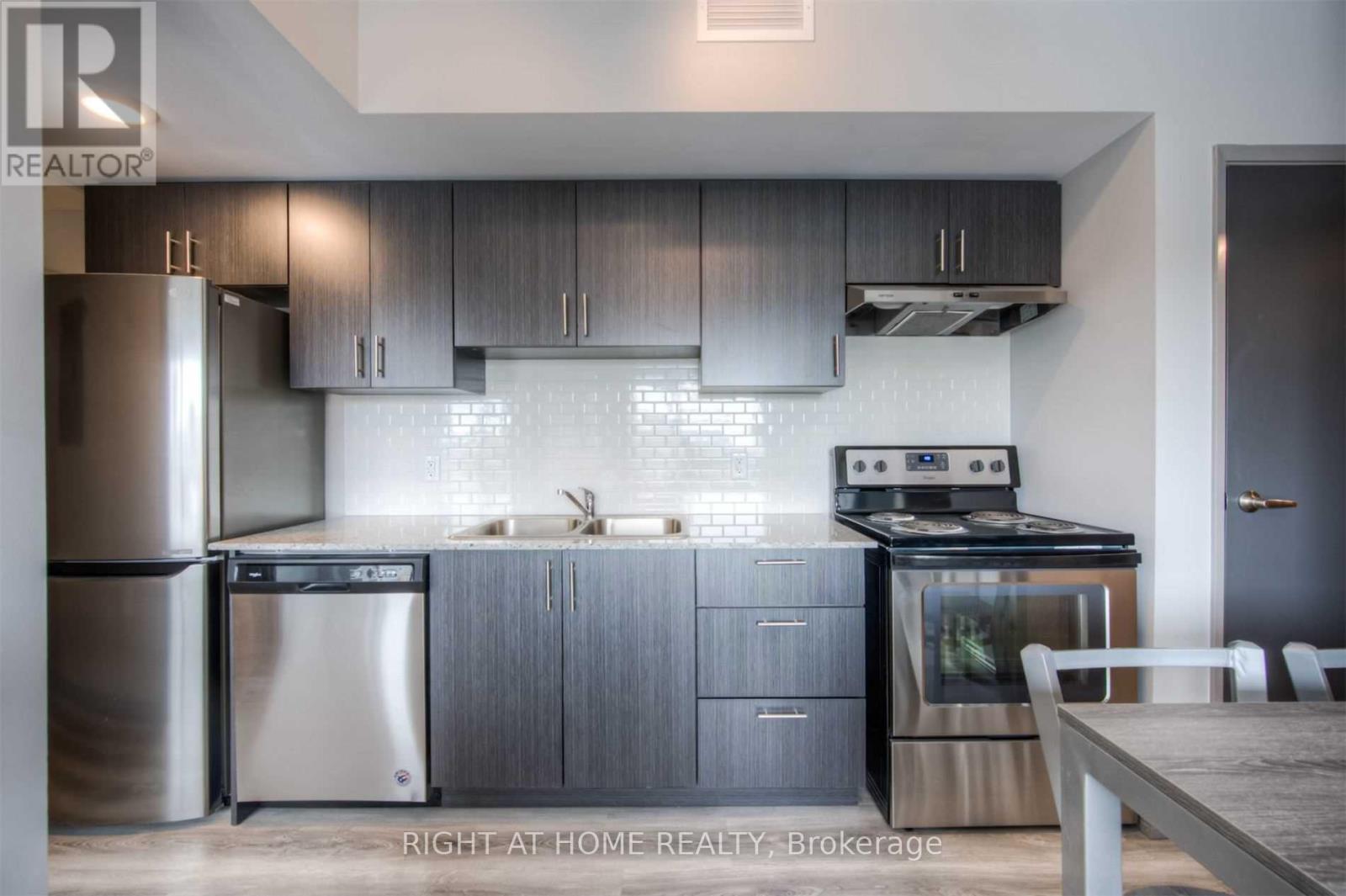G101 - 275 LARCH STREET