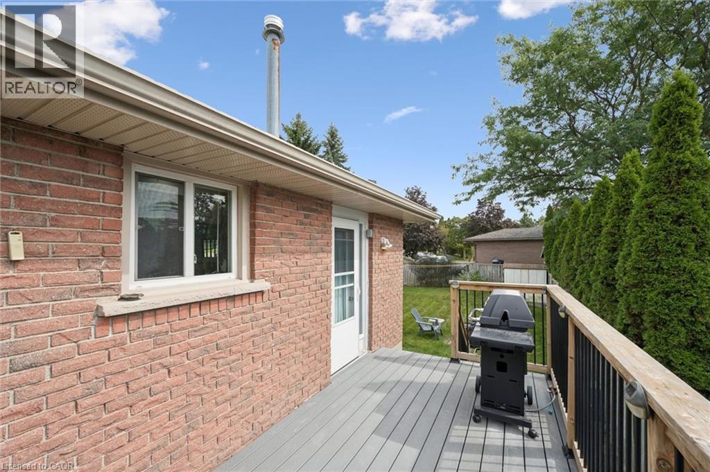 121 NATHANIEL Crescent
