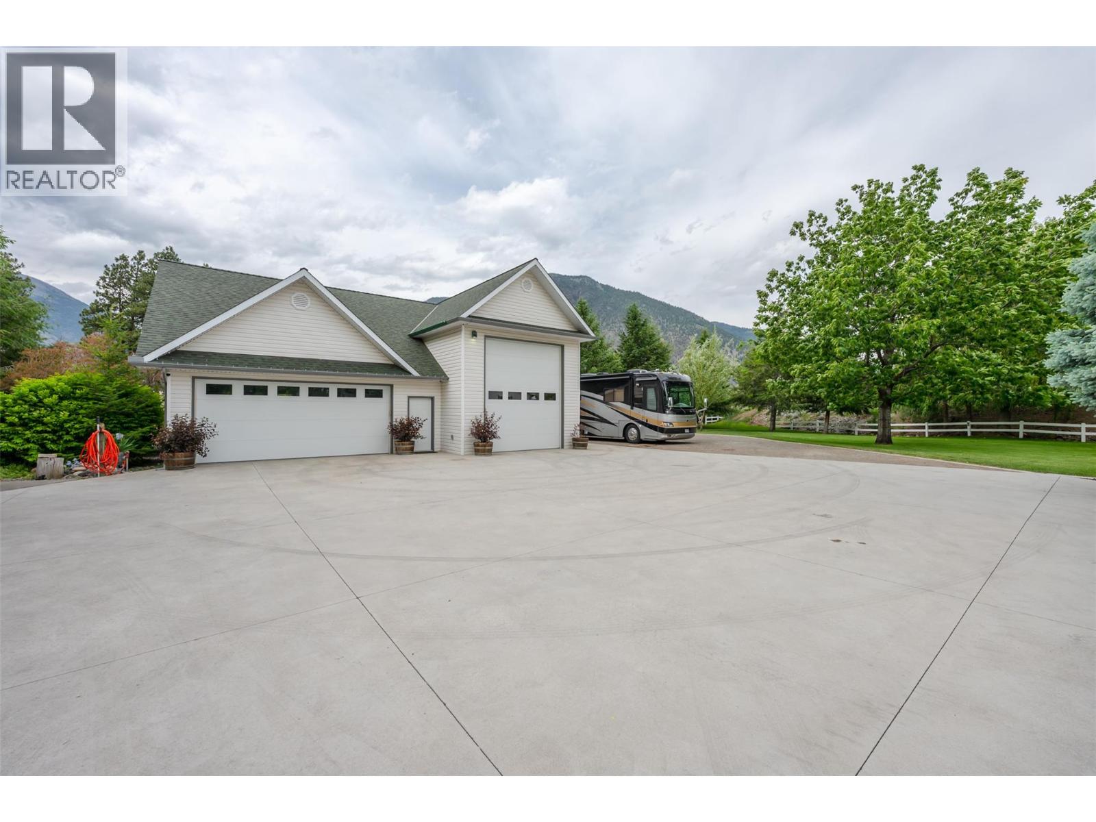 2900 River Road