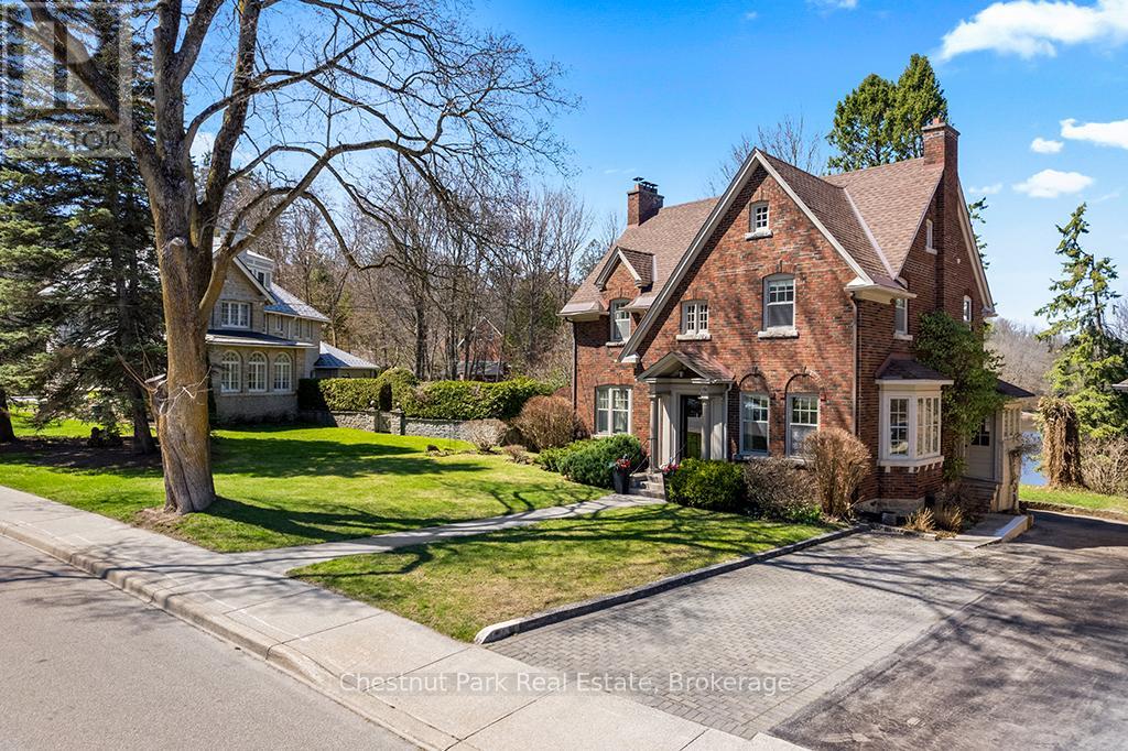 190 4TH STREET W