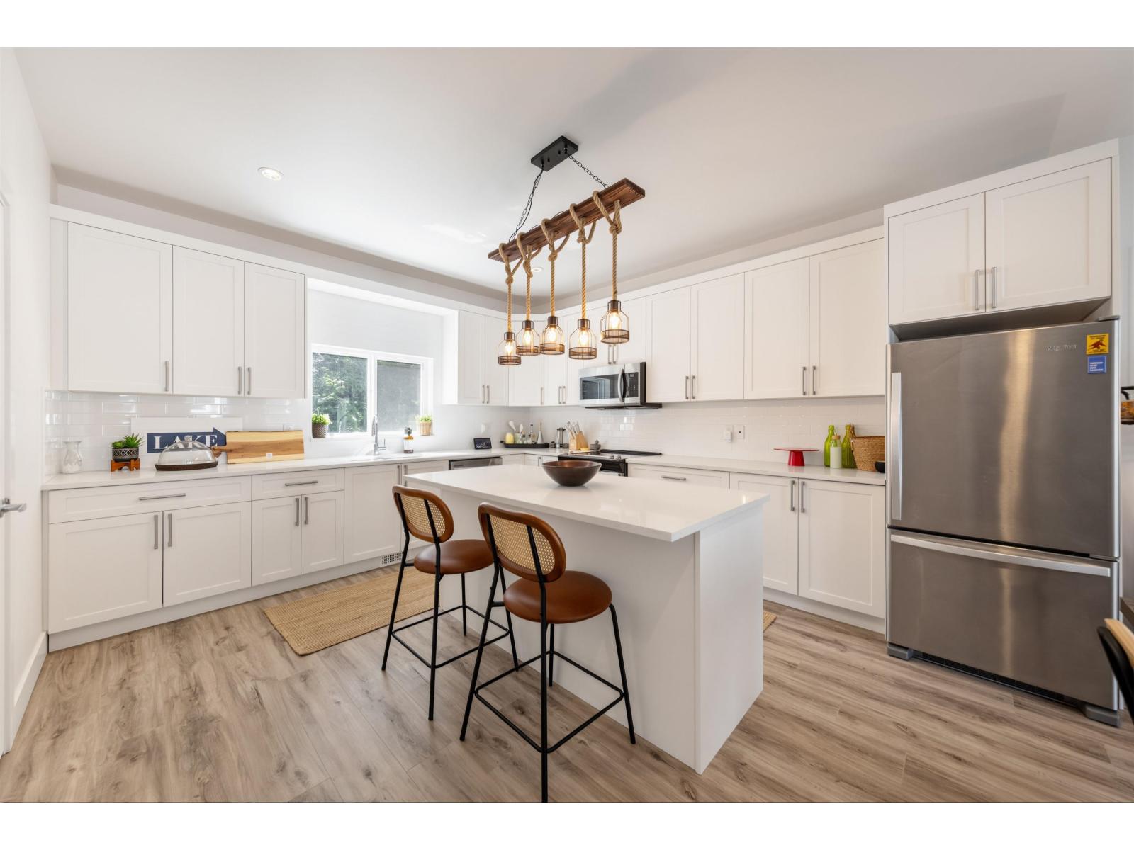 16 750 HOT SPRINGS ROAD, Harrison Hot Springs