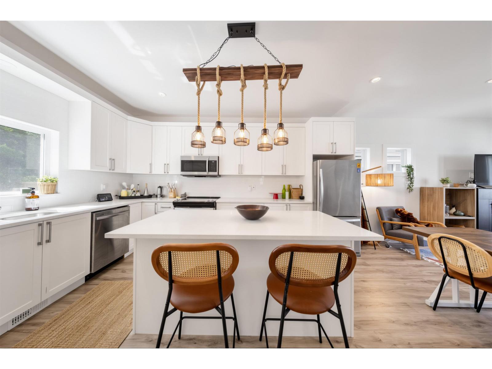 16 750 HOT SPRINGS ROAD, Harrison Hot Springs