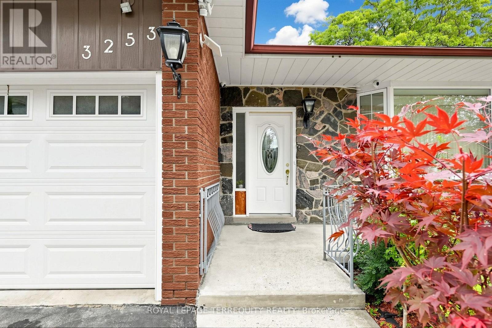 3253 IBBETSON CRESCENT