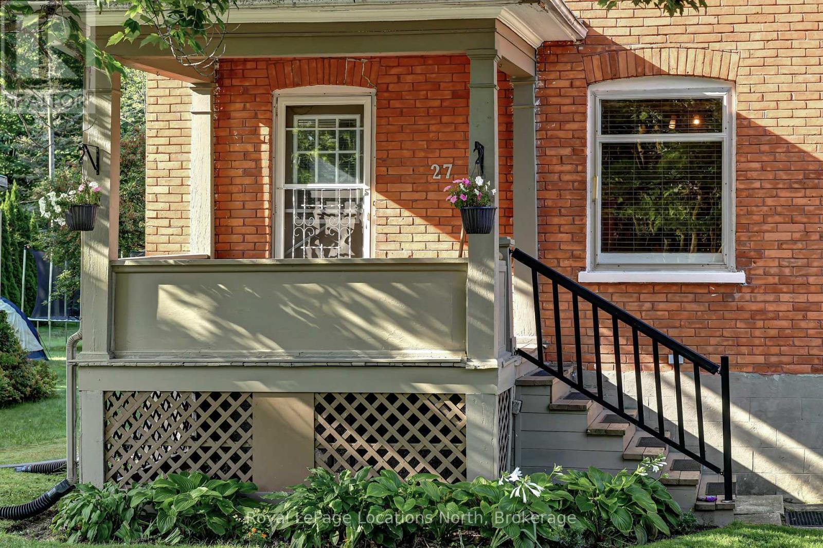 27 EDWIN STREET E