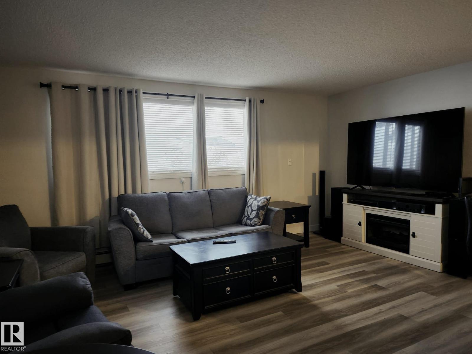 #4 6120 118 AV NW