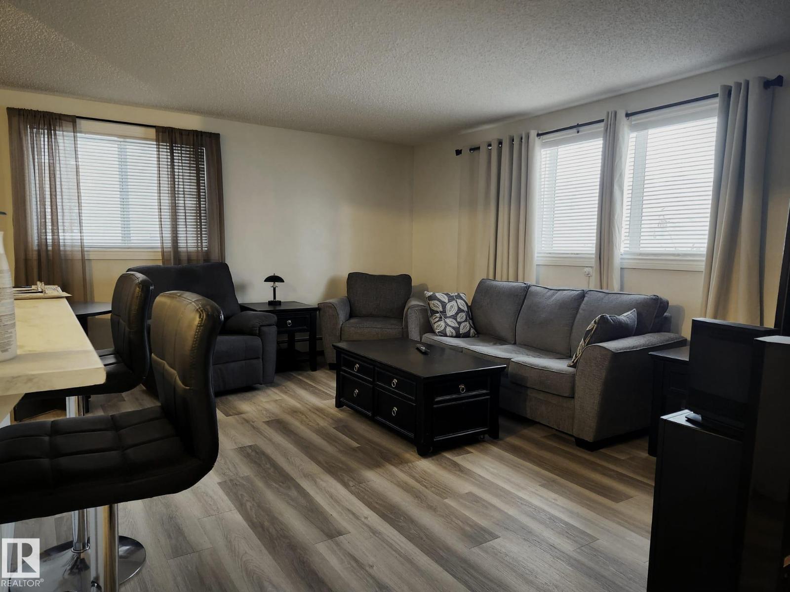 #4 6120 118 AV NW