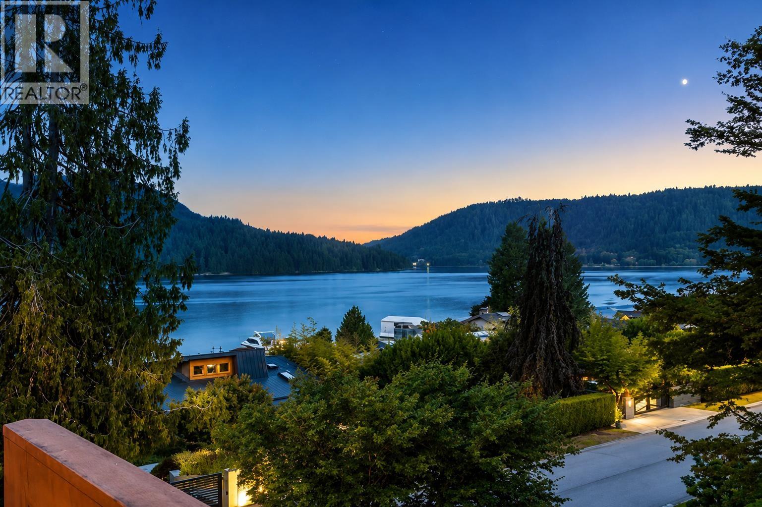 687 BEACHVIEW DRIVE