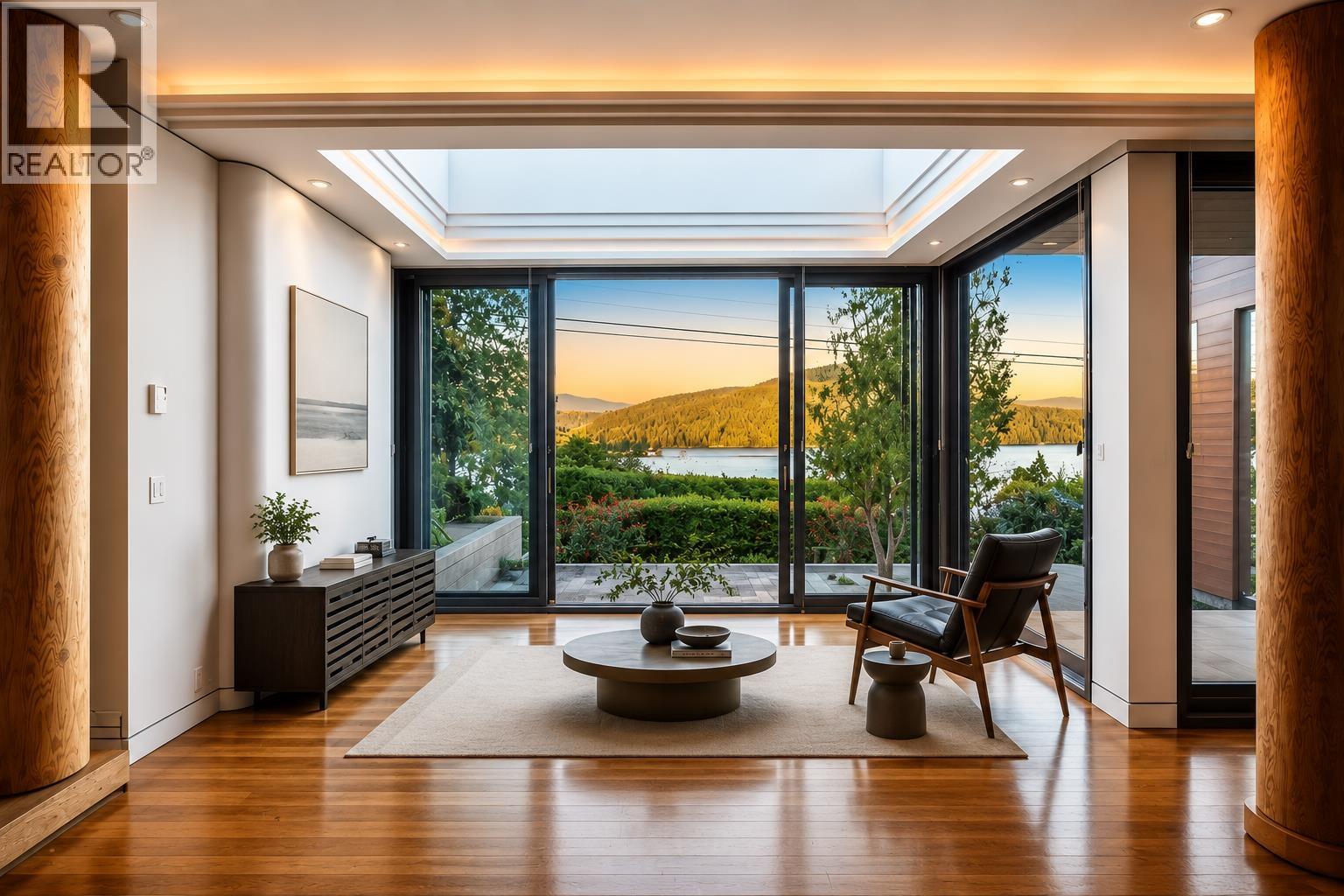 687 BEACHVIEW DRIVE
