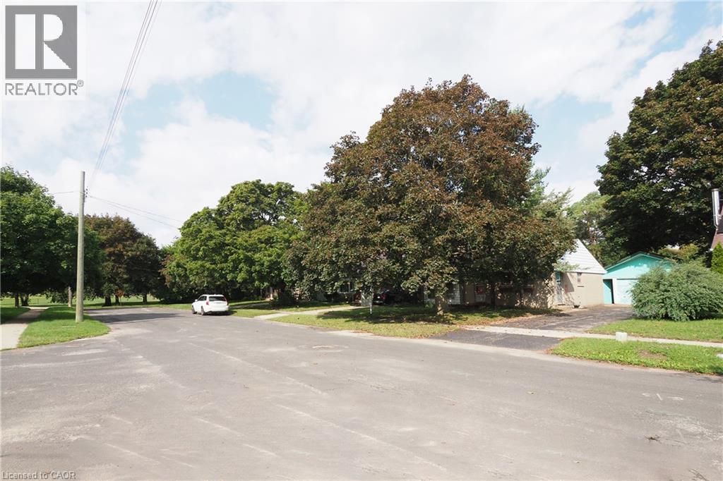 12 OAKWOOD Avenue