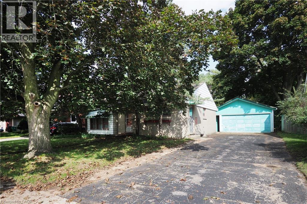 12 OAKWOOD Avenue