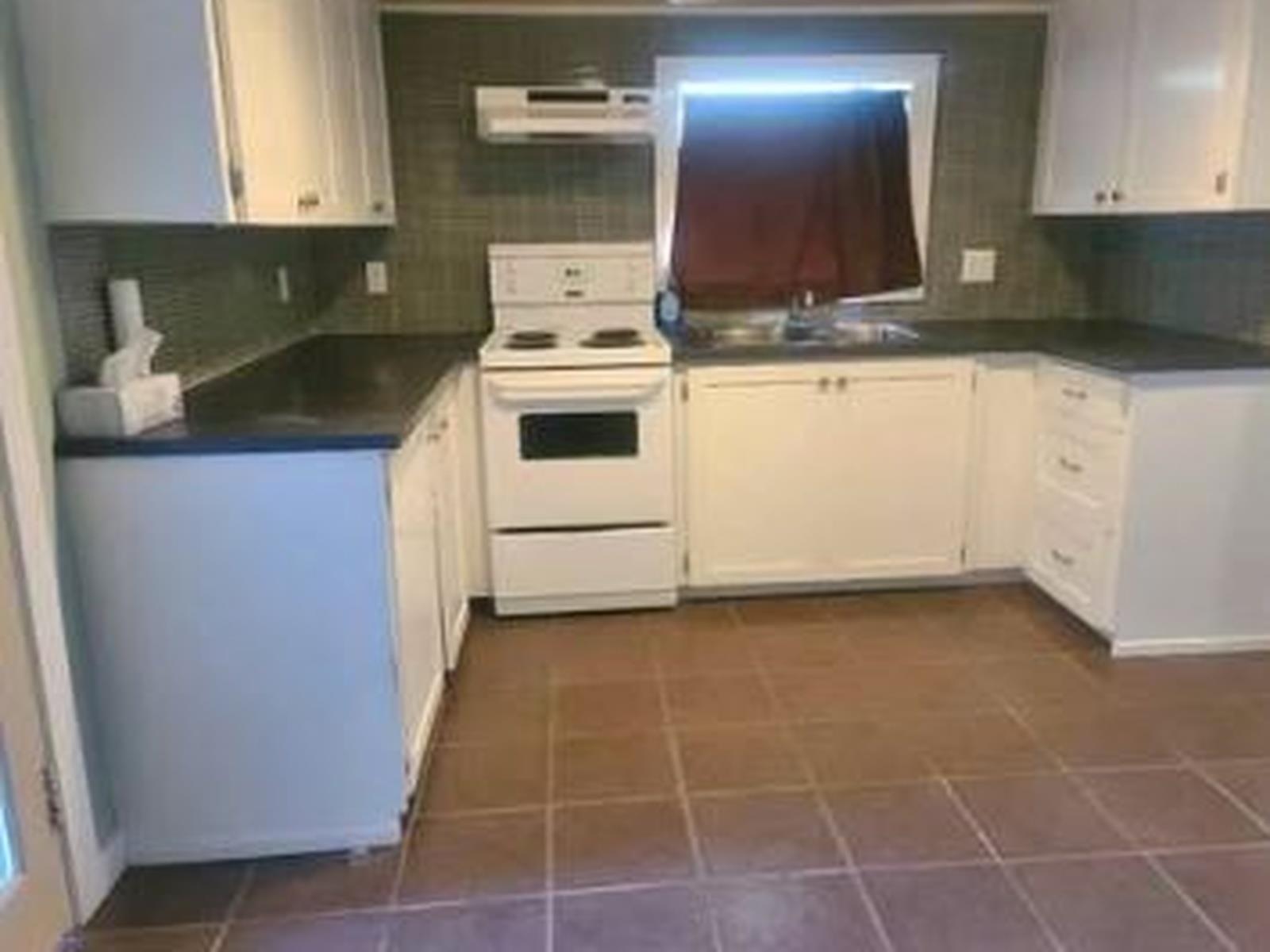 Lower 10113 MANOR DRIVE, Fairfield Island